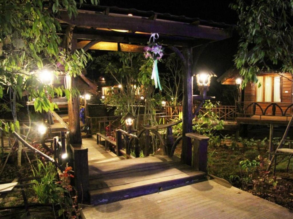 Burilamplai Resort Thung Yai Exterior photo